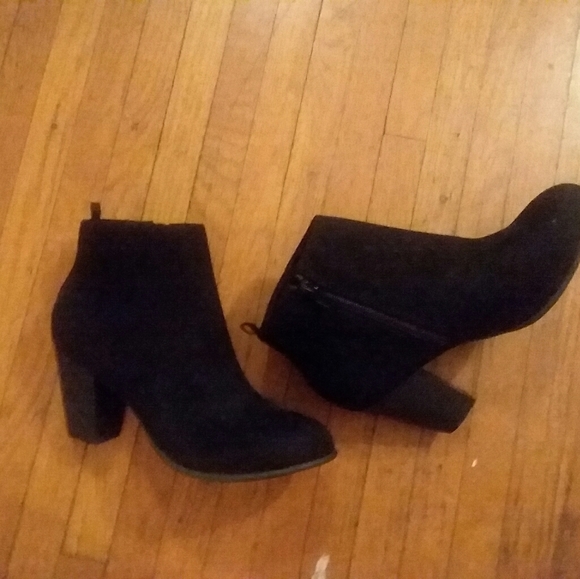 GAP Shoes - GAP Suede High-Heeled Booties - Unworn